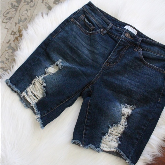 Sofia Jeans by Sofia Vergara Gabriella distressed Bermuda shorts - Picture 6 of 7